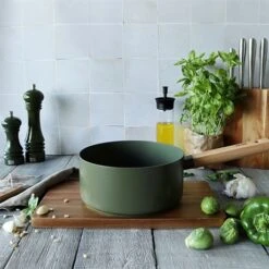 Casserole Ector Induction Aluminium Revêtu Manche En Bois 20 Cm Vert -Casserole & Saveurs Magasin 108018 2 1 Casserole Ector induction aluminium revetu manche en bois 20 cm vert Ogo