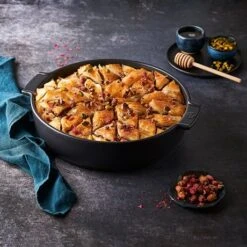 Peugeot Plat Four Rond Céramique Ardoise 34 Cm -Casserole & Saveurs Magasin 201193 2 2 Plat four rond ceramique ardoise 34 cm Peugeot