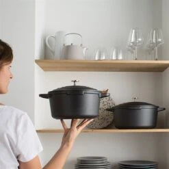 Cocotte Légère Ronde En Fonte D'aluminium 24 Cm 4,5 L Coloris Noir 7 Cocotte Légère Ronde En Fonte D'aluminium 24 Cm 4,5 L Coloris Noir -Casserole & Saveurs Magasin 203000 2 11 Cocotte legere ronde en fonte d aluminium 24 cm 4 5 L coloris noir Mathon