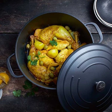 Cocotte Légère Ronde En Fonte D'aluminium 28 Cm 6,7 L Coloris Noir 2 Cocotte Légère Ronde En Fonte D'aluminium 28 Cm 6,7 L Coloris Noir – Image 2