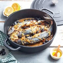 Produits populaires -Casserole & Saveurs Magasin 203003 1 4 Cocotte legere basse ronde en fonte d aluminium 28 cm 4 1 L coloris noir Mathon