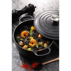 Le Creuset Cocotte Fonte Rond 24 Cm Noir -Casserole & Saveurs Magasin 213178 2 2 Cocotte fonte rond 24 cm noir Le Creuset