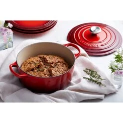 Le Creuset Cocotte Fonte Rond 26 Cm Cerise -Casserole & Saveurs Magasin 213184 3 3 Cocotte fonte rond 26 cm cerise Le Creuset