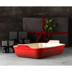 Le Creuset Plat Rectangulaire En Céramique émaillée 32 Cm Cerise 8 Le Creuset Plat Rectangulaire En Céramique émaillée 32 Cm Cerise -Casserole & Saveurs Magasin 301024 3 2 Plat rectangulaire en ceramique emaillee 32 cm Cerise Le Creuset