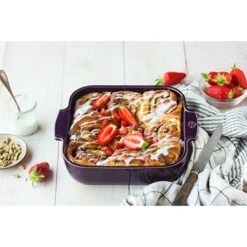 Peugeot Plat Carré Céramique Aubergine 28 Cm -Casserole & Saveurs Magasin 301322 2 3 Plat carre ceramique aubergine 28 cm Peugeot